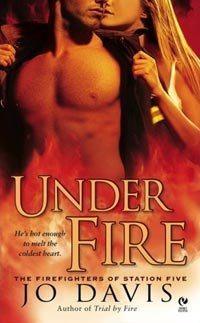 Under Fire : The Firefighters of Station Five - Thryft