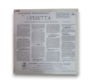 Sings Operetta
