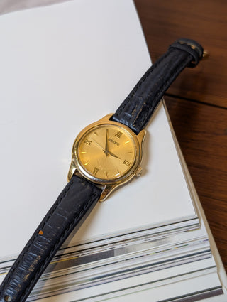 Vintage Seiko Quartz Gold Round Navy Leather Strap Watch