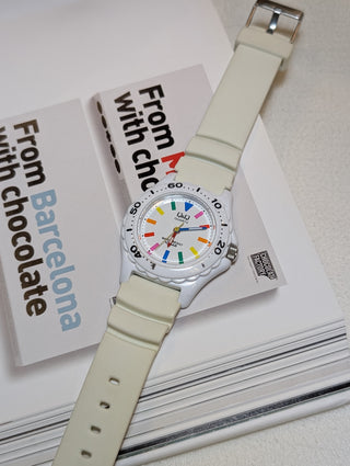 Q&Q Quartz White Round Rubber Strap Watch